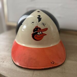 MLB Baltimore Orioles full size souvenir batter helmet display VTG cardinal bird